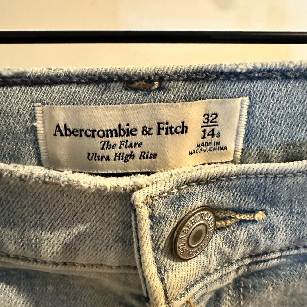 Abercrombie & Fitch The Flare Ultra High Rise Jean - Picture 5 of 5